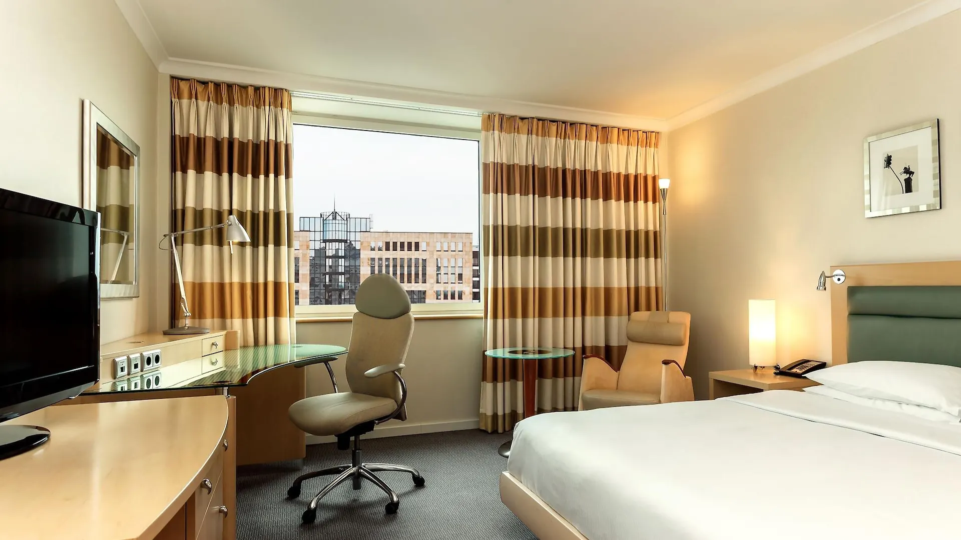 Отель Hilton Duesseldorf