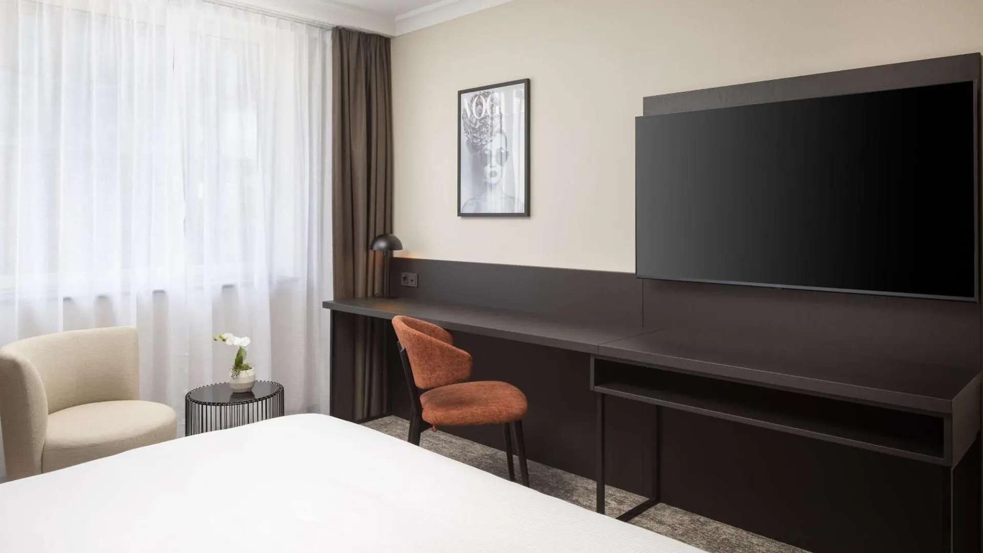 Отель Hilton Duesseldorf  Дюссельдорф