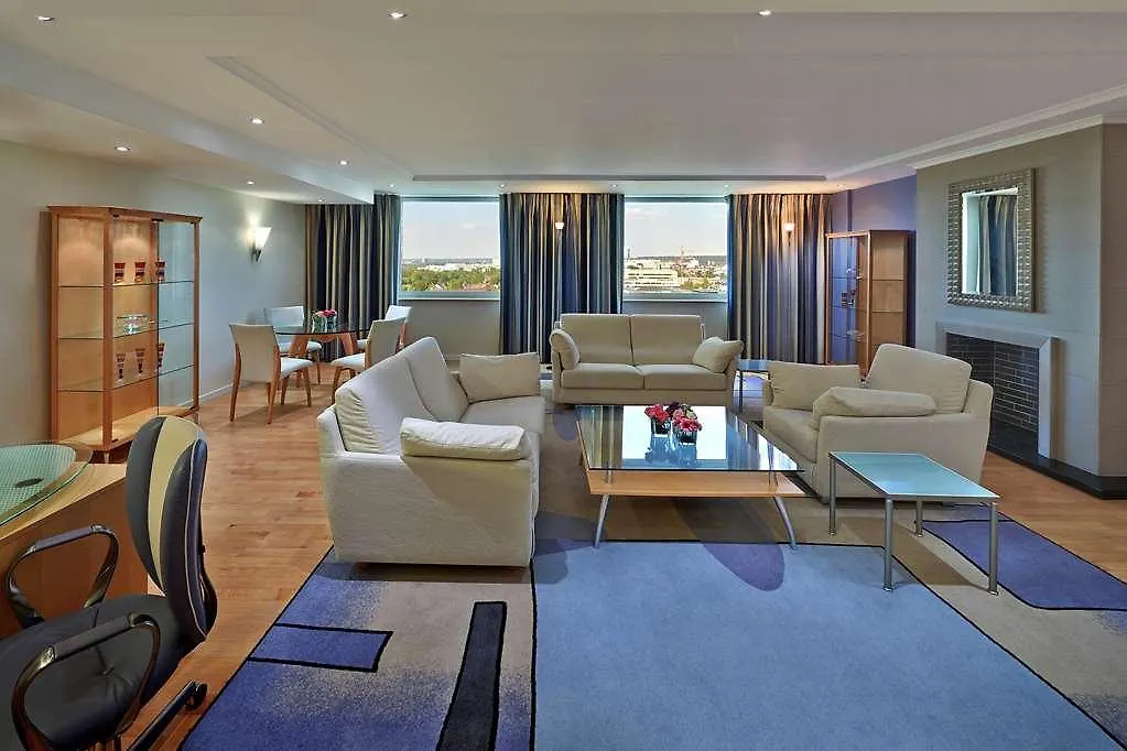 Отель Hilton Duesseldorf Дюссельдорф