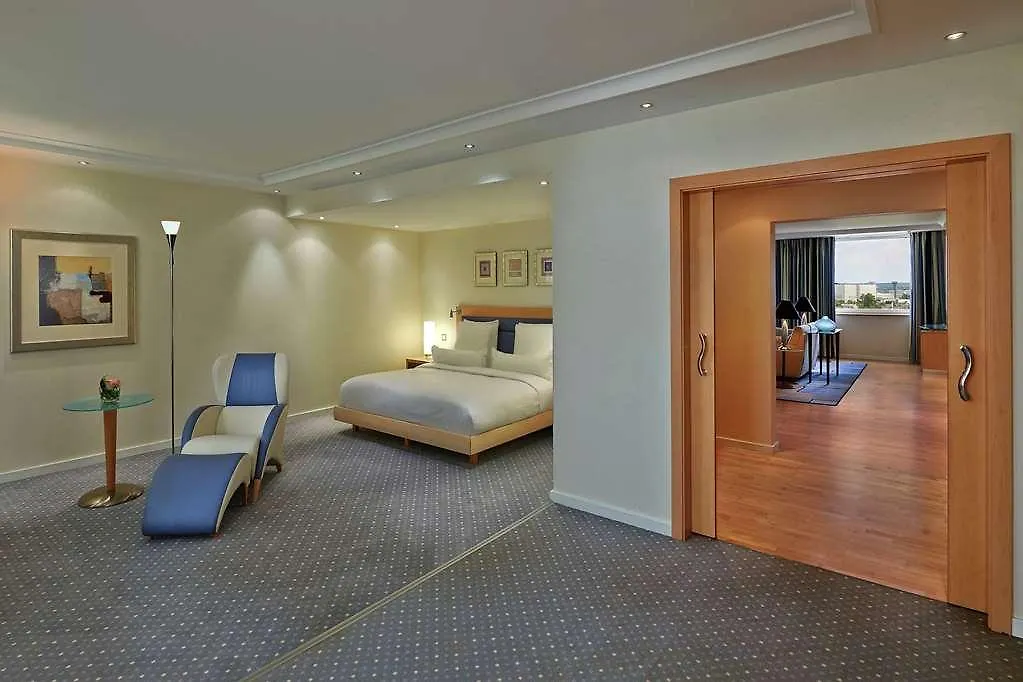 Отель Hilton Duesseldorf 5*, Дюссельдорф