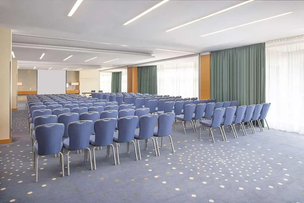 Отель Hilton Duesseldorf Дюссельдорф