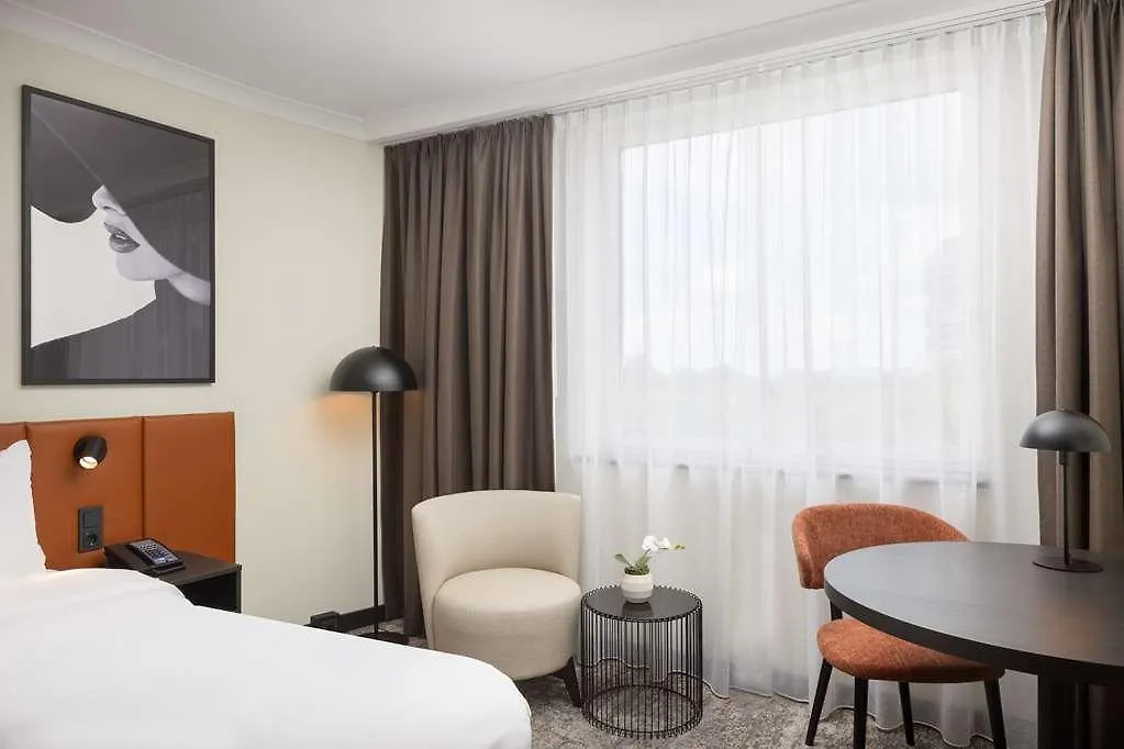 Отель Hilton Duesseldorf