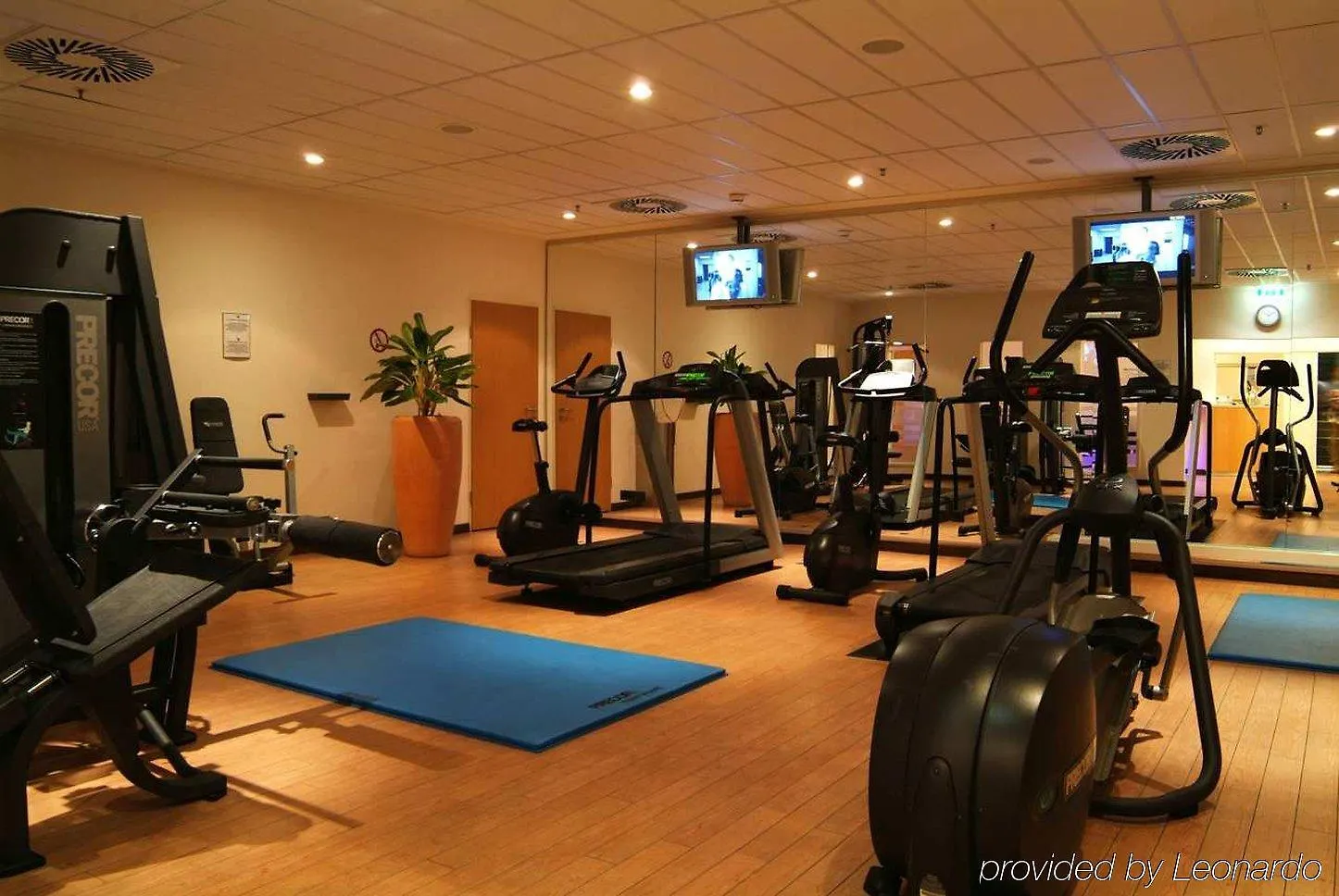 *****  Отель Hilton Duesseldorf Германия