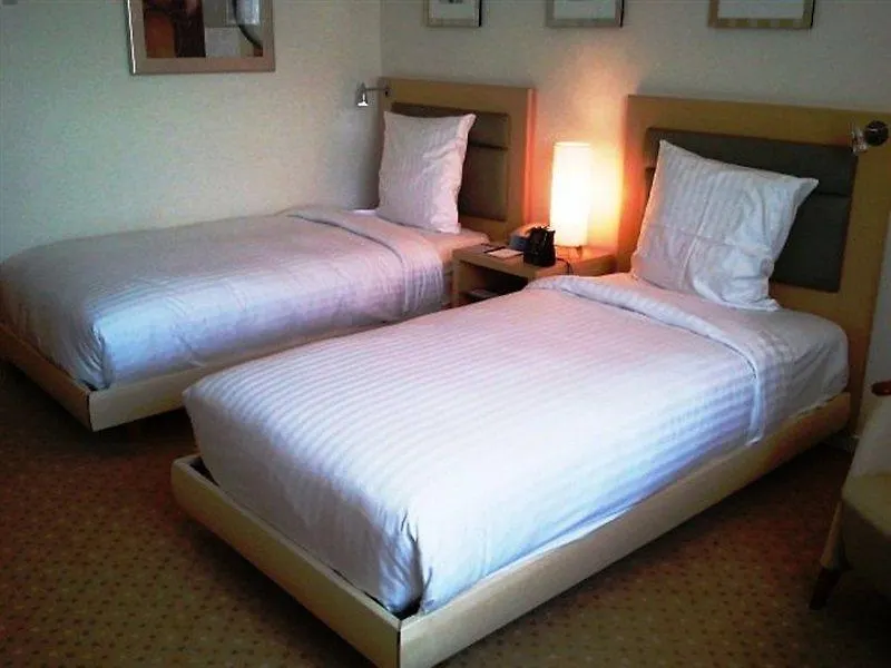Отель Hilton Duesseldorf Дюссельдорф