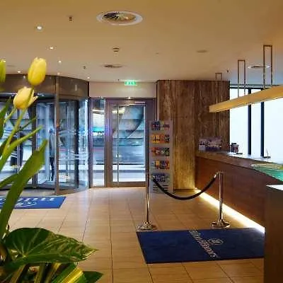 Отель Hilton Duesseldorf