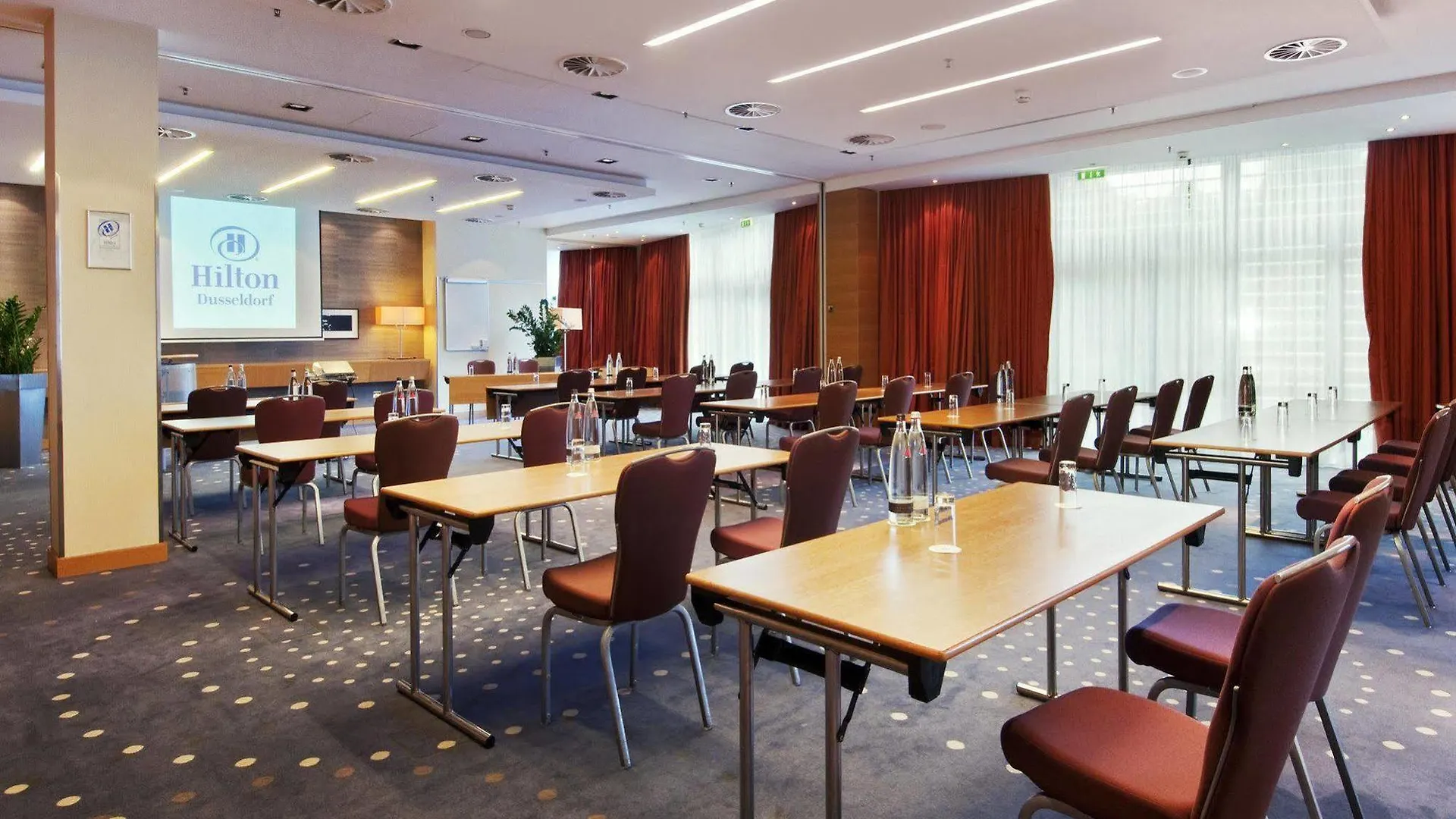 Отель Hilton Duesseldorf